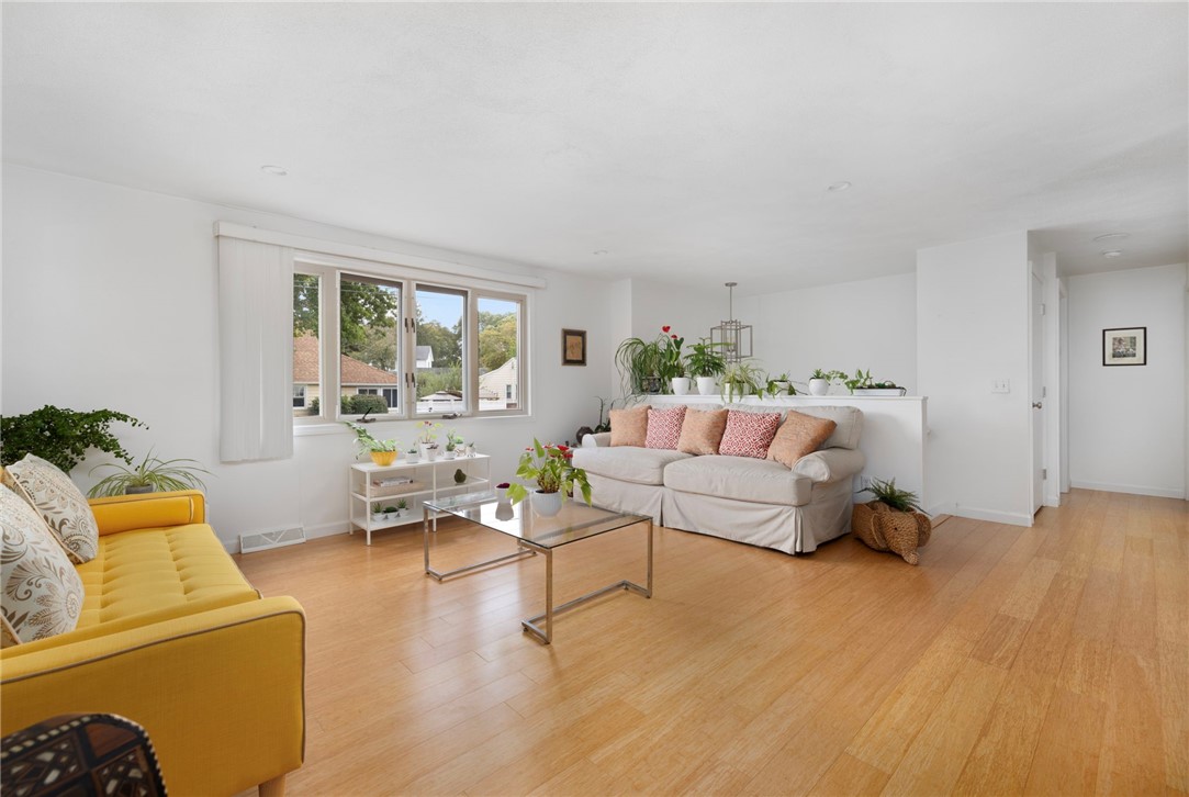 25 Webb Avenue Warwick, RI 02889 - Photo 5 of 33