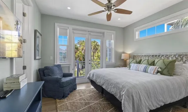 $2,690,000 | 4105 4th Avenue, Holmes Beach, FL 34217