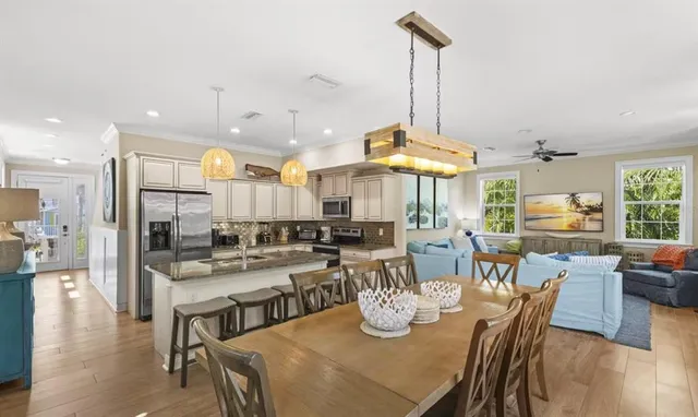 $2,690,000 | 4105 4th Avenue, Holmes Beach, FL 34217