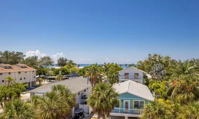 $2,690,000 | 4105 4th Avenue, Holmes Beach, FL 34217