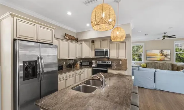 $2,690,000 | 4105 4th Avenue, Holmes Beach, FL 34217