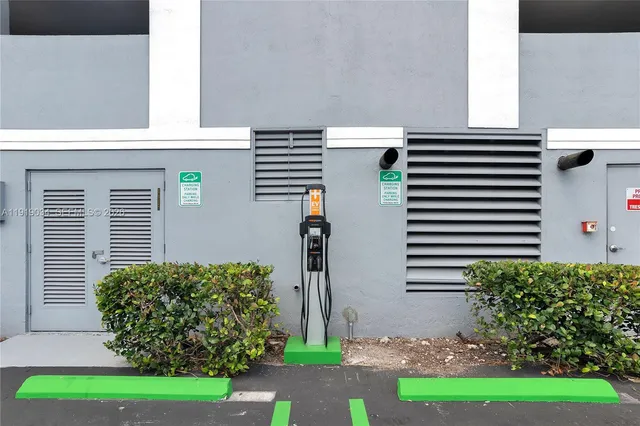 $2,350 | 5077 Northwest 7th Street, Unit 610, Miami, FL 33126