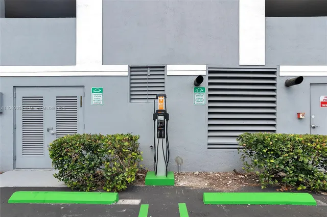 a view of a back yard of the house