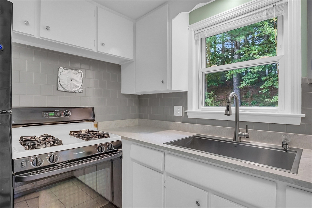 18 Edith Road Hudson, MA 01749 - Photo 6 of 30