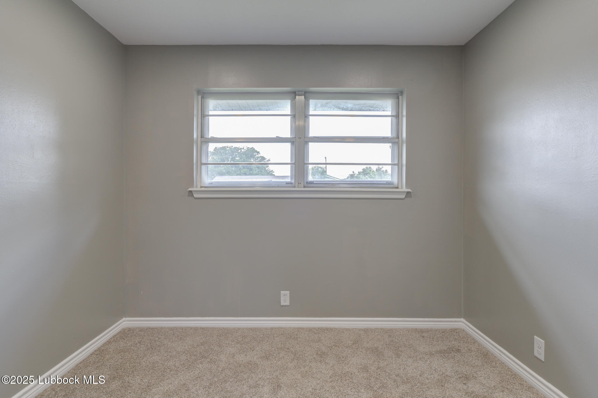 2803 West 18th Plainview, TX 79072 - Photo 17 of 32 an empty room with a window
