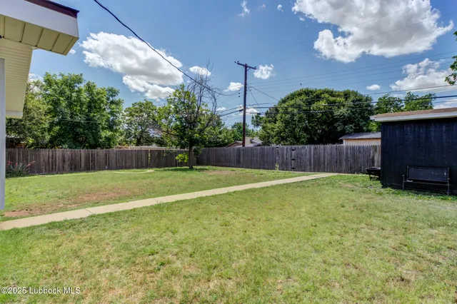 a view of a yard in front of house