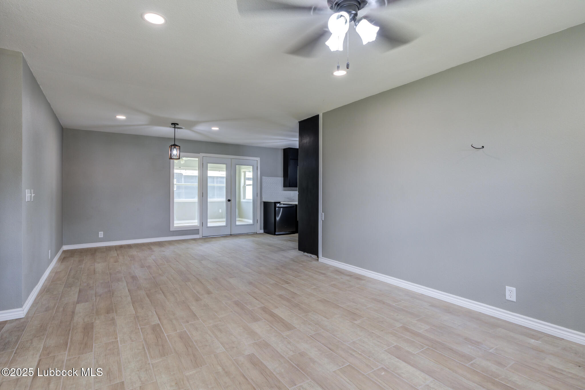 2803 West 18th Plainview, TX 79072 - Photo 7 of 32 a view of an empty room with a window