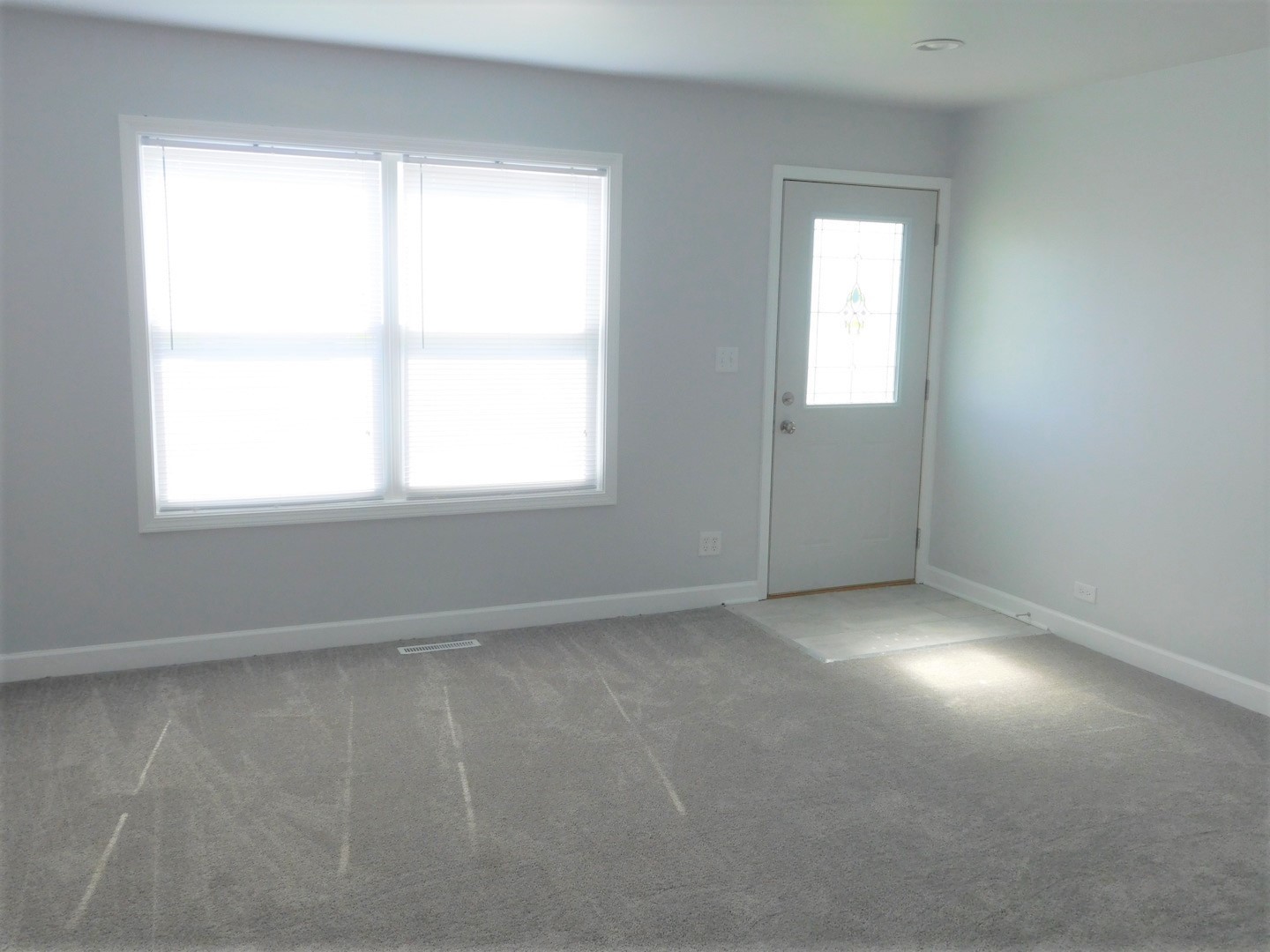 308 South Buffalo Grove Road Buffalo Grove, IL 60089 - Photo 2 of 13 an empty room with a window