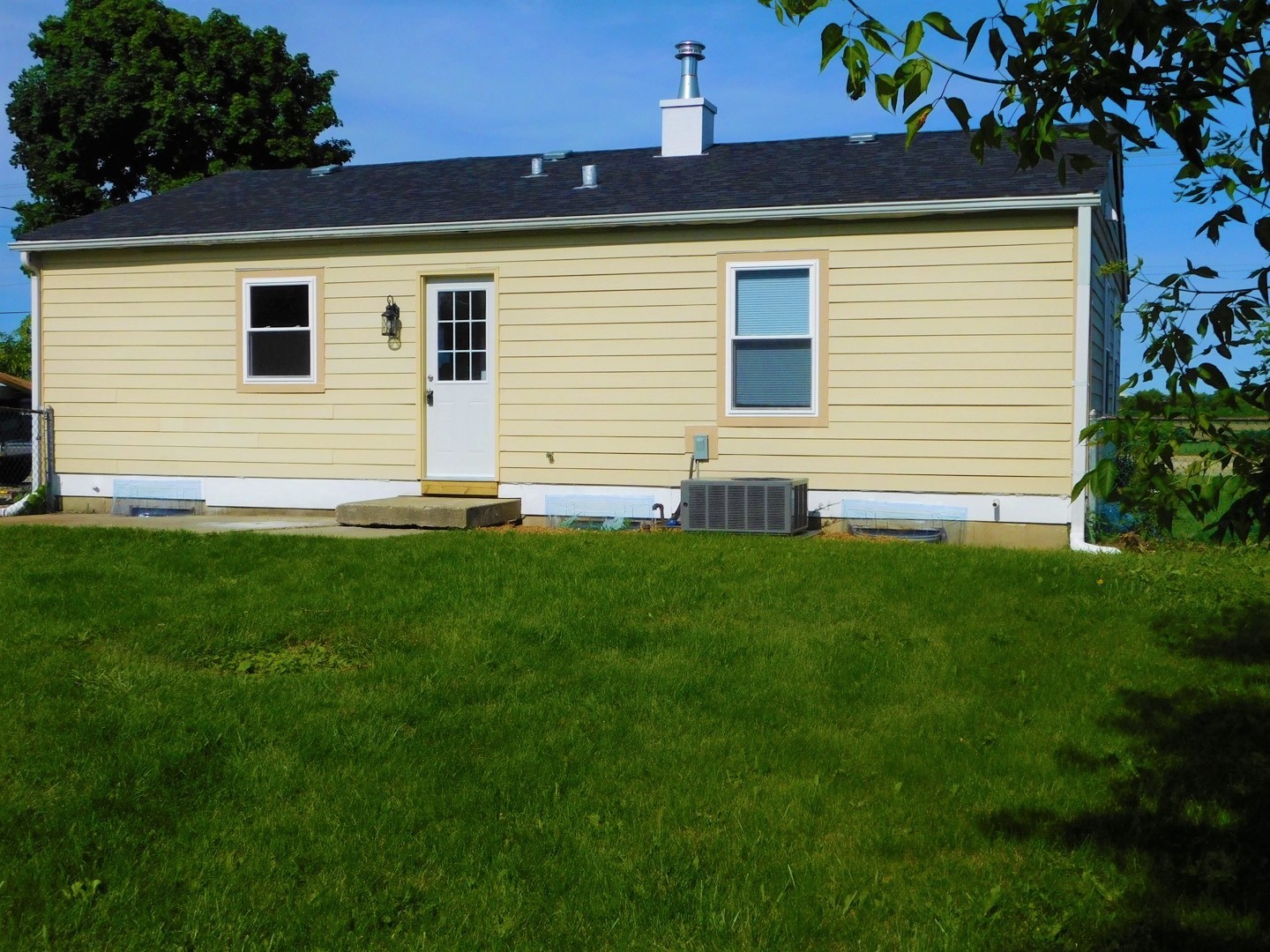 308 South Buffalo Grove Road Buffalo Grove, IL 60089 - Photo 11 of 13 a front view of house with yard