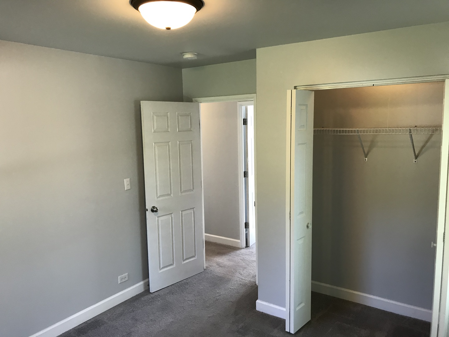 308 South Buffalo Grove Road Buffalo Grove, IL 60089 - Photo 5 of 13 an empty room with a bathroom