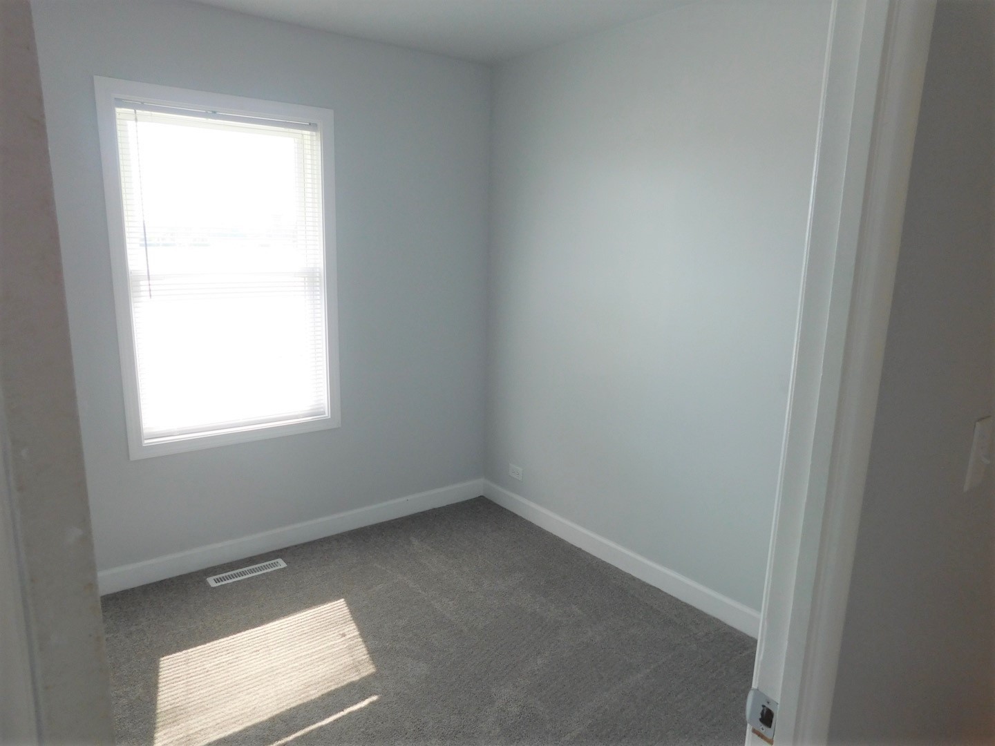 308 South Buffalo Grove Road Buffalo Grove, IL 60089 - Photo 8 of 13 an empty room with a window