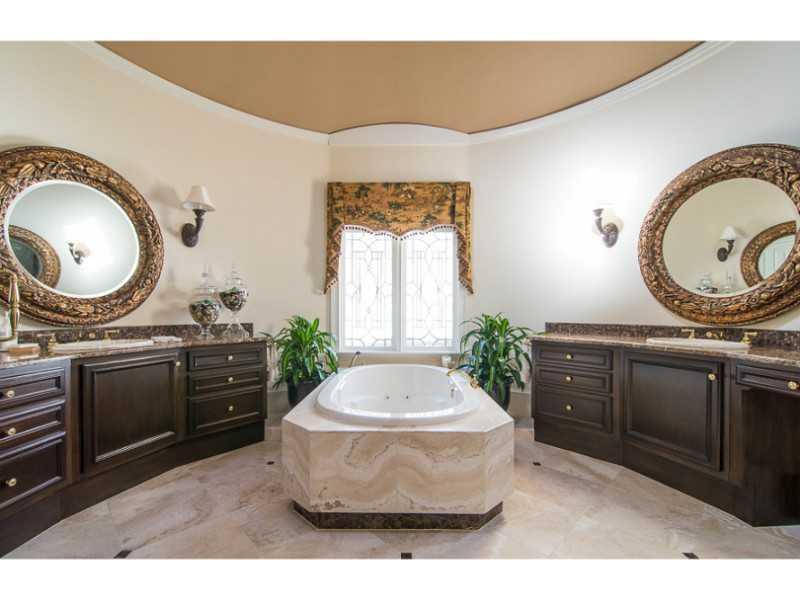 40 Dover Cliff Way Alpharetta, GA 30022 - Photo 13 of 24 a living room with kitchen furniture and a large window
