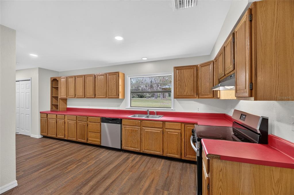 615 Thompson Road Lithia, FL 33547 - Photo 23 of 55