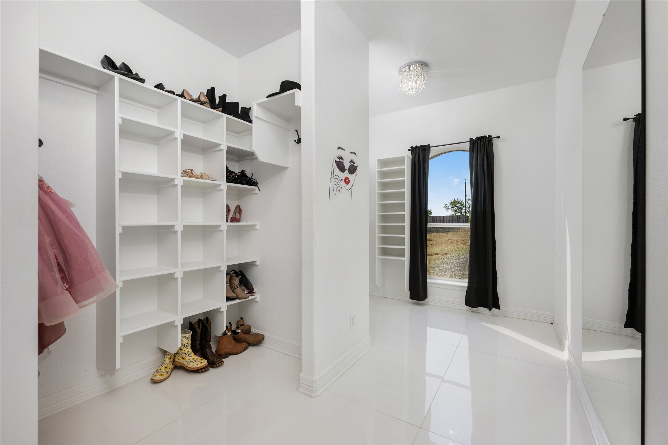 507 Rawhide Road Seguin, TX 78155 - Photo 20 of 40 Walk in closet with light tile patterned floors