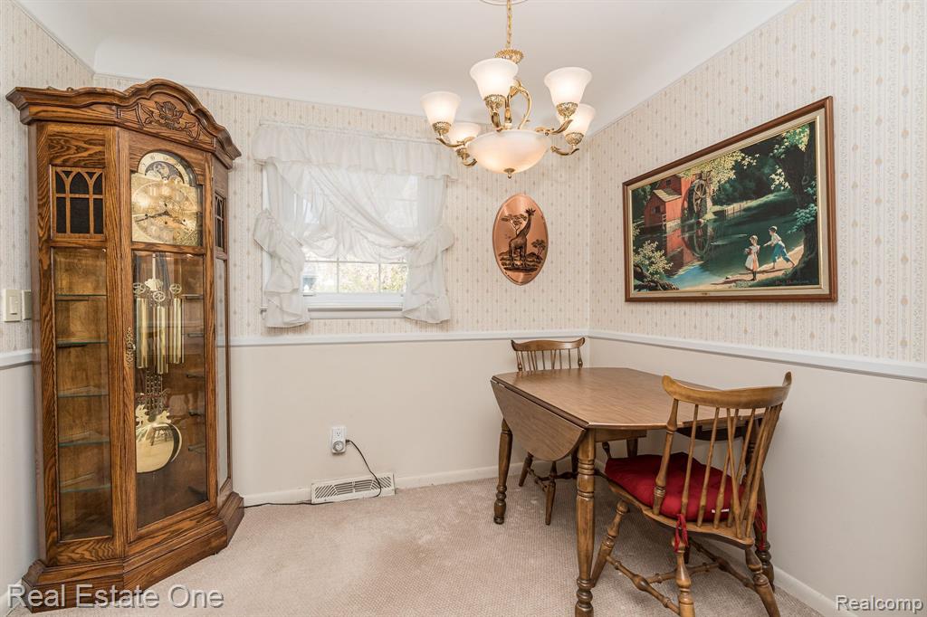 129 Texas Avenue Rochester Hills, MI 48309 - Photo 15 of 50