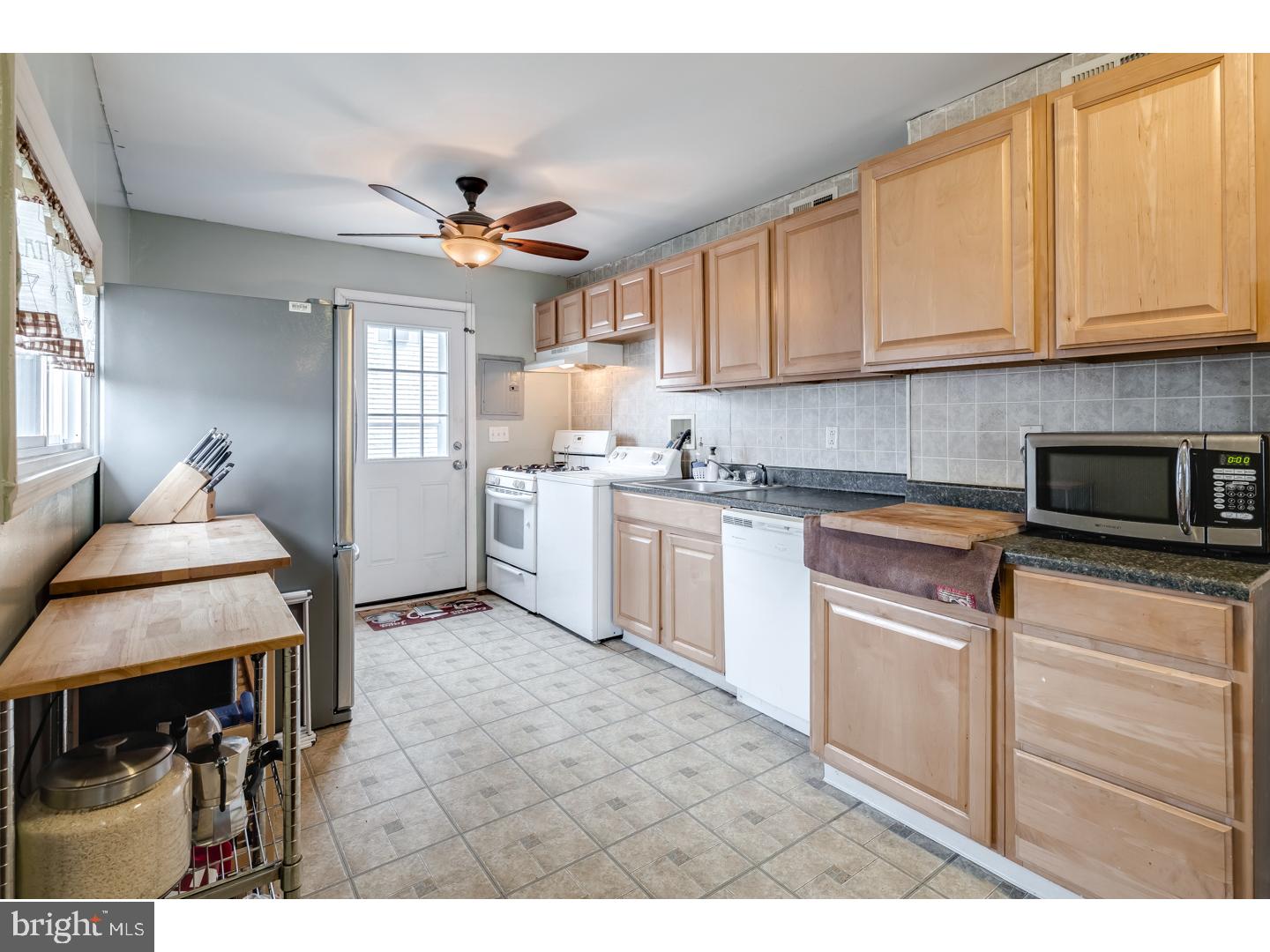 581 Elbridge Road Morrisville, PA 19067 - Photo 3 of 18 Kitchen