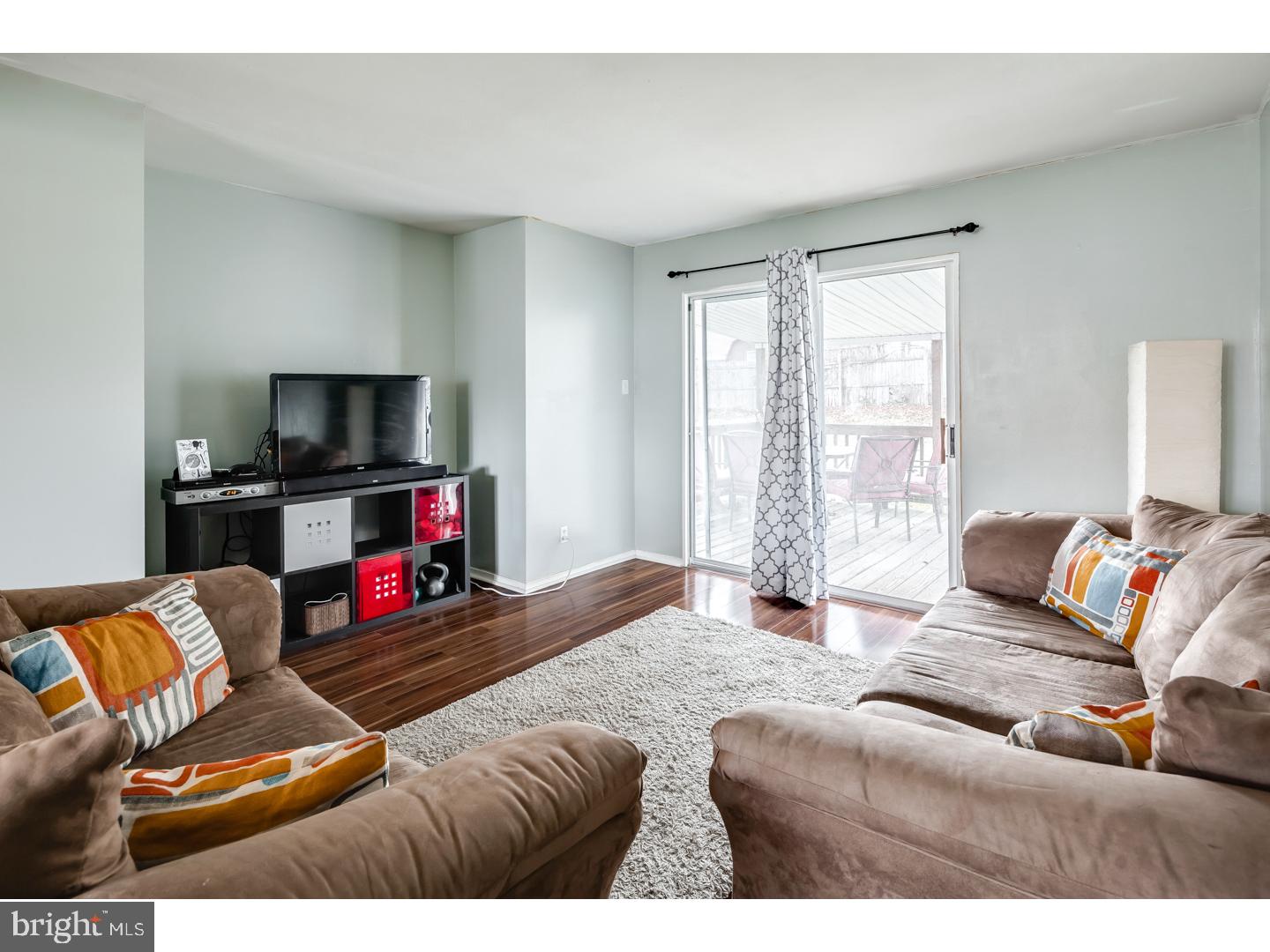 581 Elbridge Road Morrisville, PA 19067 - Photo 8 of 18 Living Room