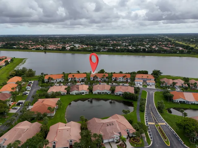 $329,500 | 10910 Lakemore Lane, Unit 201, Boca Raton, FL 33498