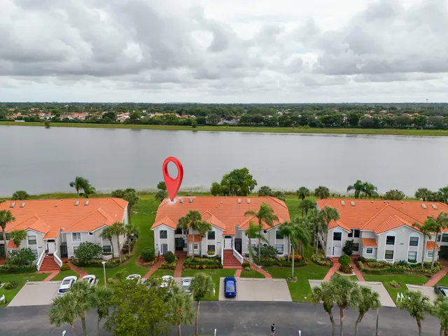 $329,500 | 10910 Lakemore Lane, Unit 201, Boca Raton, FL 33498