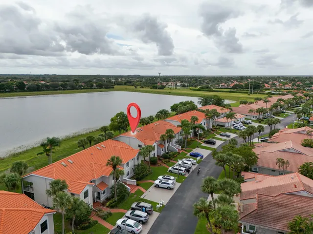 $329,500 | 10910 Lakemore Lane, Unit 201, Boca Raton, FL 33498