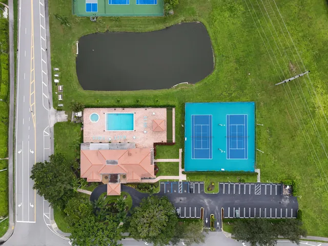 $329,500 | 10910 Lakemore Lane, Unit 201, Boca Raton, FL 33498