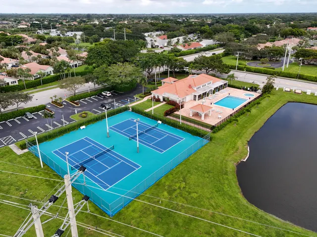 $329,500 | 10910 Lakemore Lane, Unit 201, Boca Raton, FL 33498