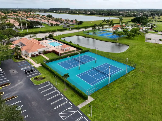 $329,500 | 10910 Lakemore Lane, Unit 201, Boca Raton, FL 33498