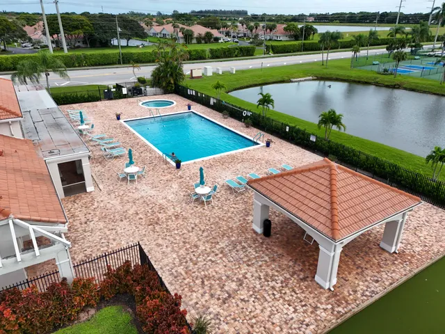 $329,500 | 10910 Lakemore Lane, Unit 201, Boca Raton, FL 33498