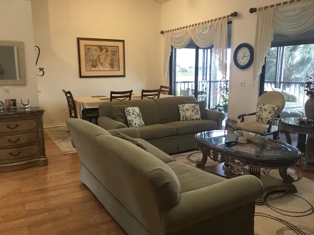 $329,500 | 10910 Lakemore Lane, Unit 201, Boca Raton, FL 33498