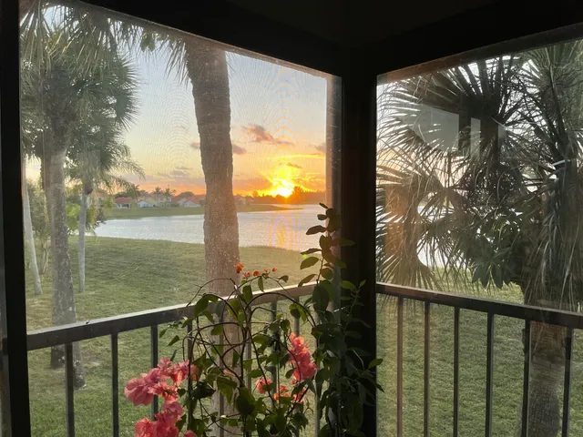 $329,500 | 10910 Lakemore Lane, Unit 201, Boca Raton, FL 33498