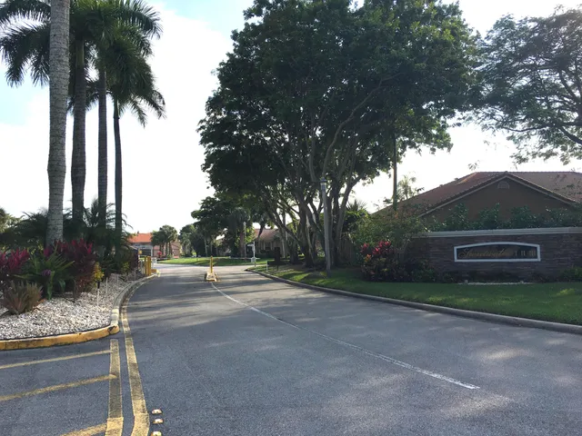 $329,500 | 10910 Lakemore Lane, Unit 201, Boca Raton, FL 33498