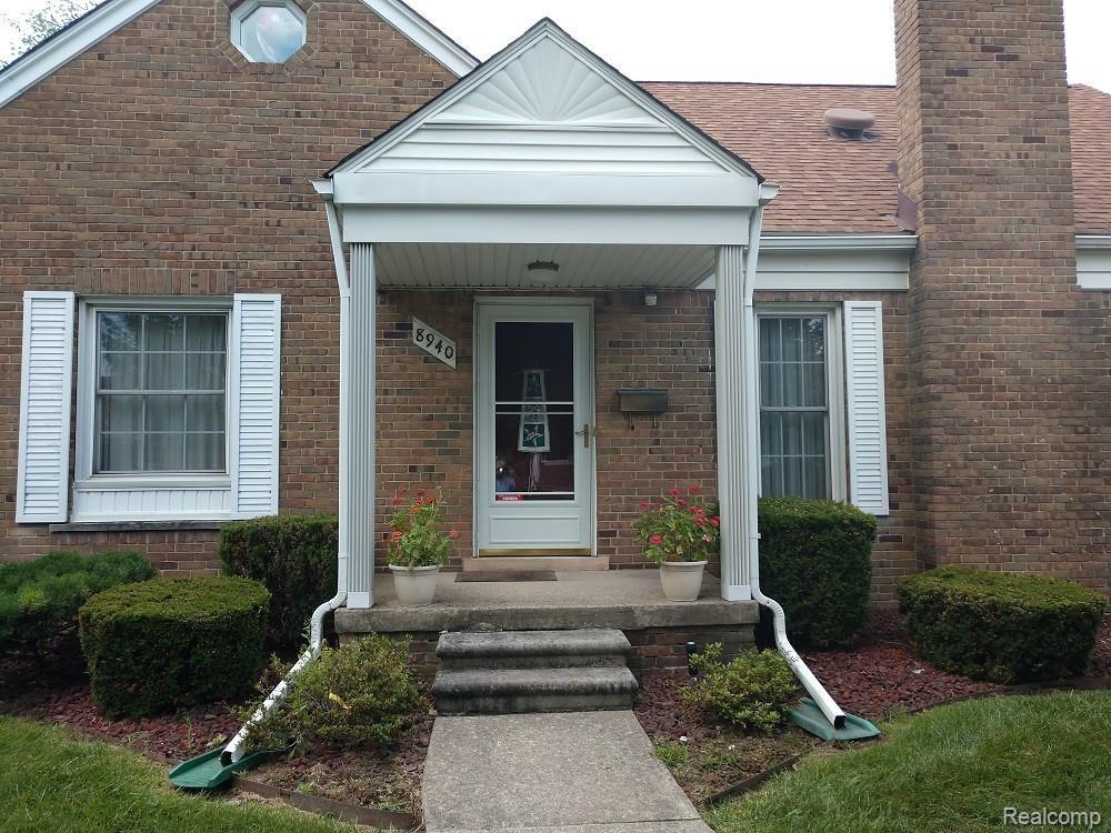 FRONT PORCH DETAIL