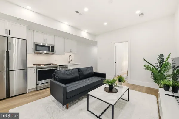 $2,300 | 1714 Euclid Street Northwest, Unit 2, Washington, DC 20009