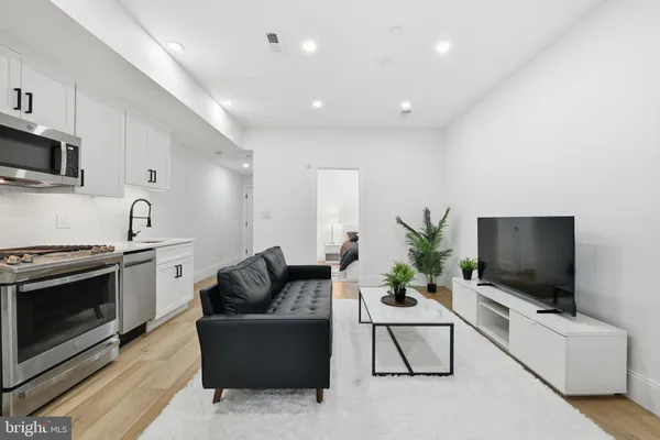 $2,300 | 1714 Euclid Street Northwest, Unit 2, Washington, DC 20009