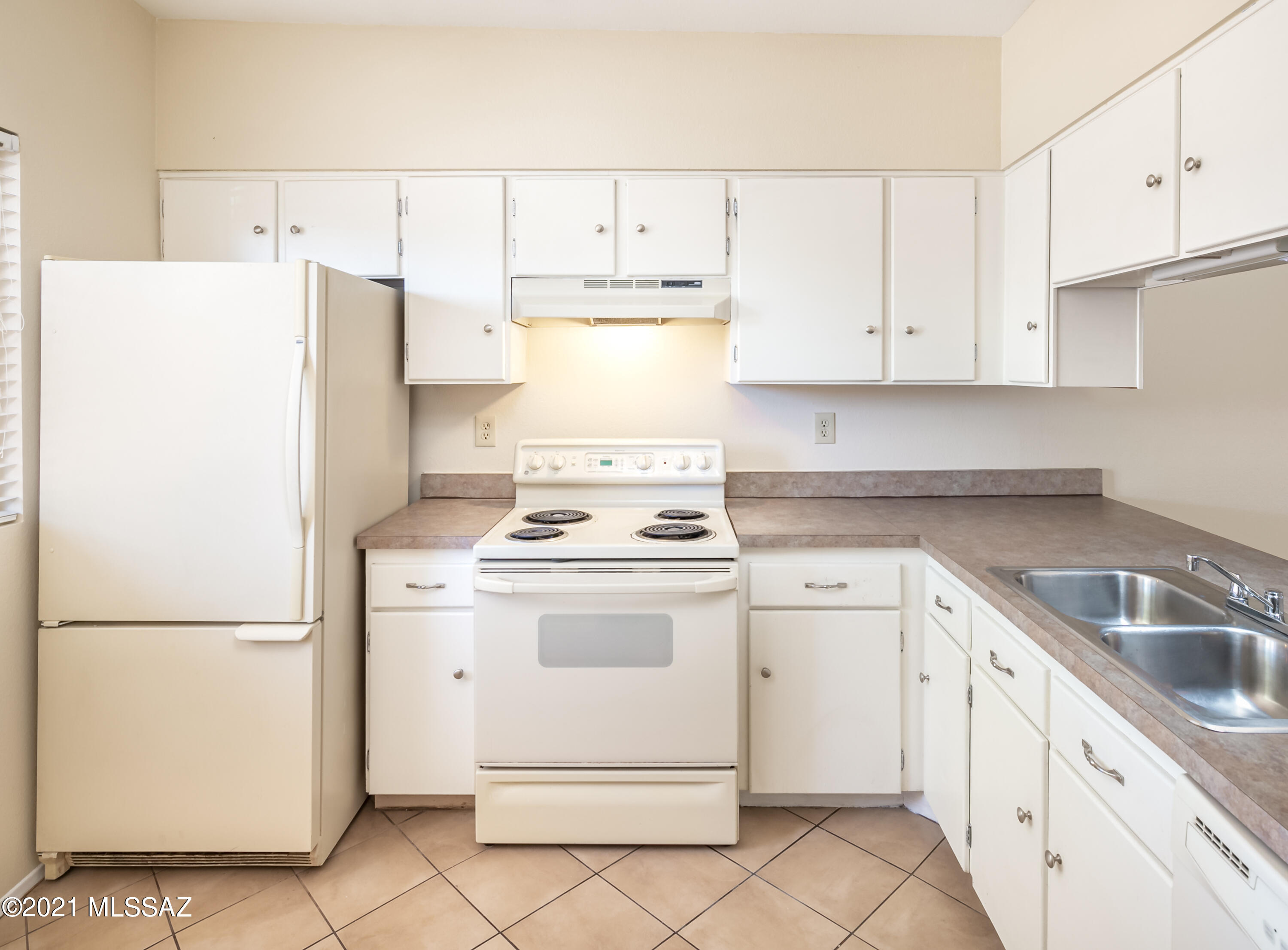 984 South Pantano Road Tucson, AZ 85710 - Photo 3 of 21 Gallery Image 3