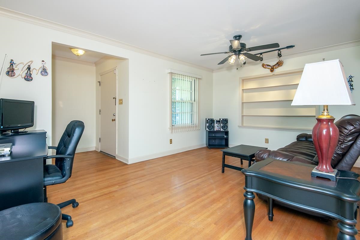 4635 Boyce Road Memphis, TN 38117 - Photo 5 of 19 a view of a workspace with furniture