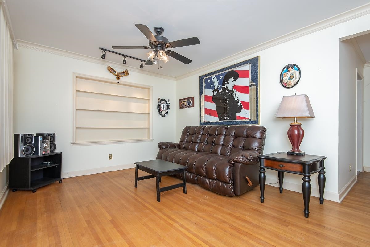 4635 Boyce Road Memphis, TN 38117 - Photo 6 of 19 a living room with furniture and wooden floor