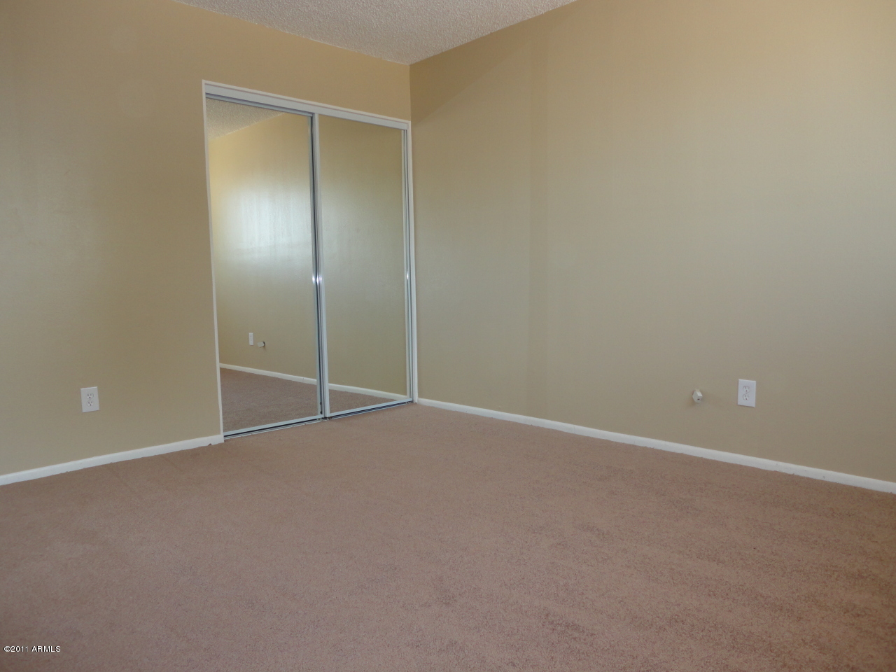 6121 West Cheery Lynn Road Phoenix, AZ 85033 - Photo 12 of 19 Bed 1