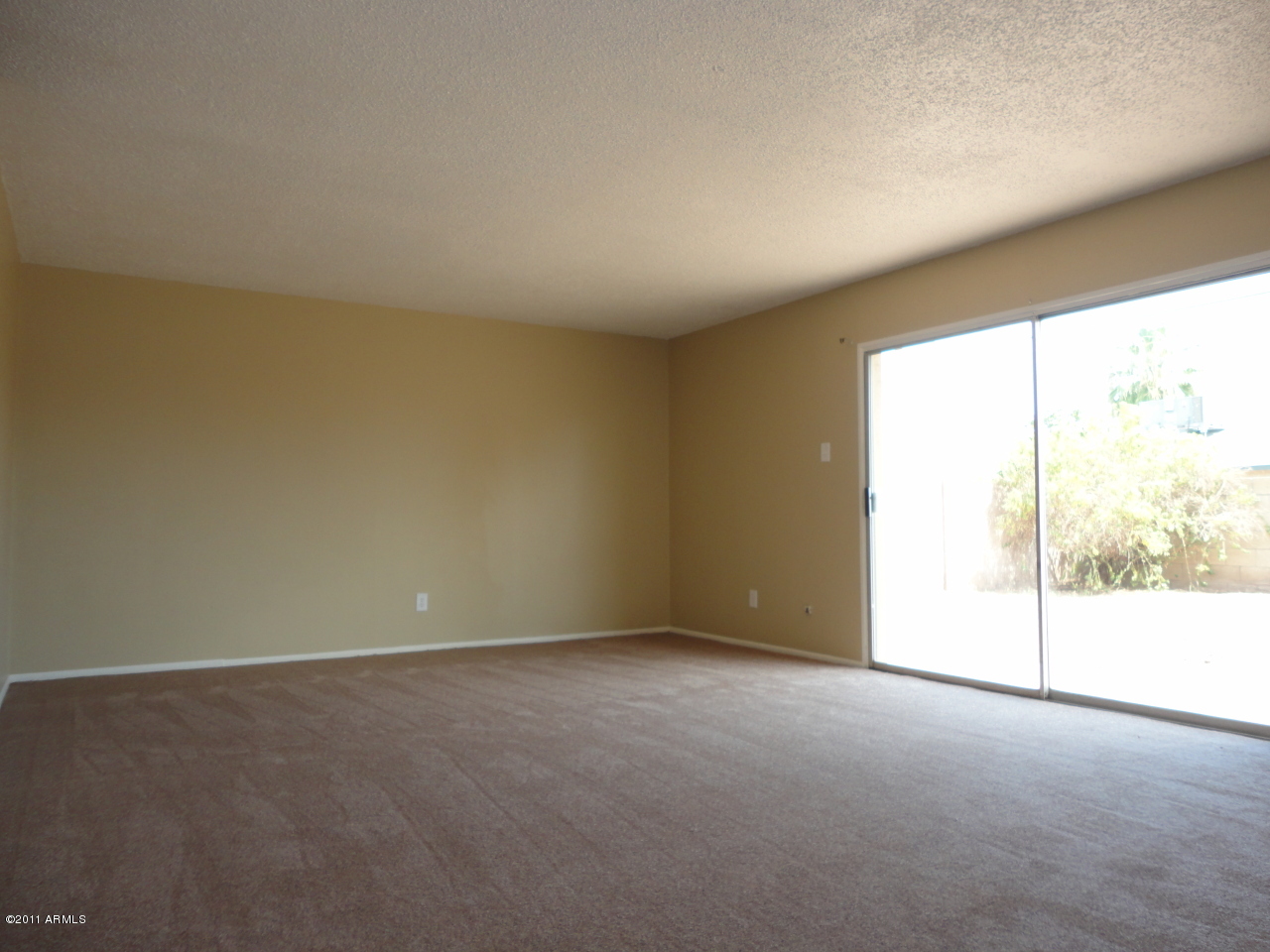 6121 West Cheery Lynn Road Phoenix, AZ 85033 - Photo 8 of 19 Family Room