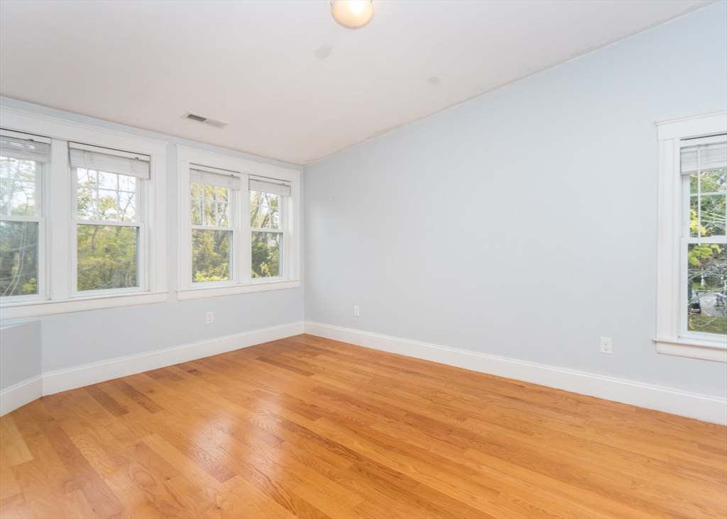 65 Woburn Street Waltham, MA 02452 - Photo 15 of 30