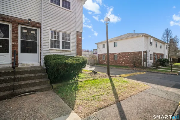 $179,900 | 20 Bradley Circle, Unit G, Enfield, CT 06082