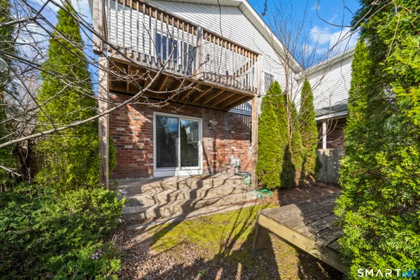 $179,900 | 20 Bradley Circle, Unit G, Enfield, CT 06082