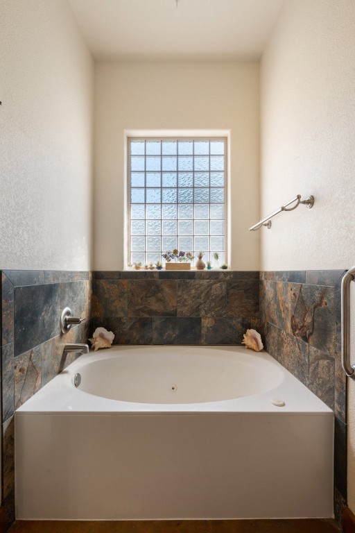 267 Corral Road Smithville, TX 78957 - Photo 29 of 40 a bathroom with a bathtub and a sink