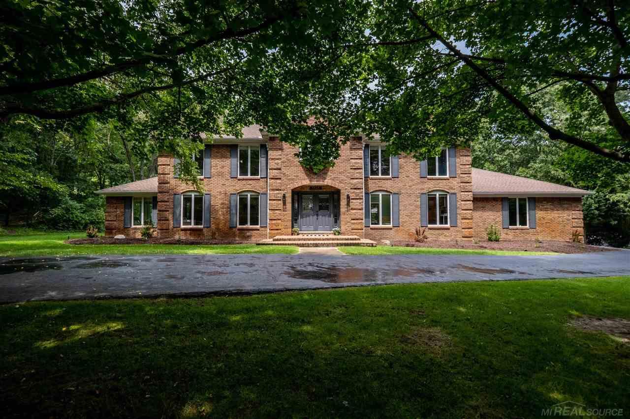 5645 Oak Bluff Road Rochester, MI 48306 - Photo 2 of 58 50052453-1.JPG