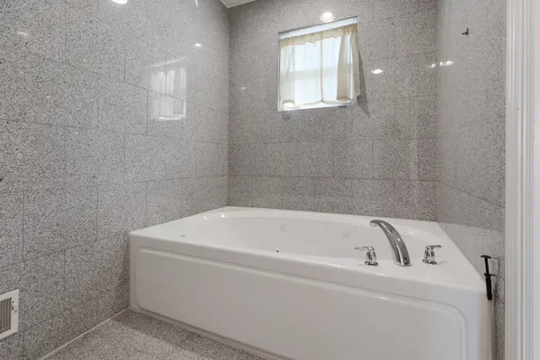 $3,250 | 399 Fulton Street, South Elgin, IL 60177