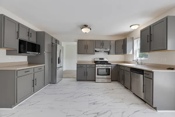 $3,250 | 399 Fulton Street, South Elgin, IL 60177