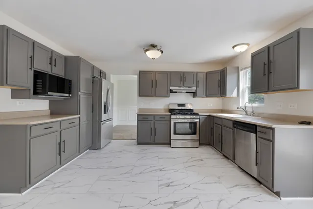 $3,250 | 399 Fulton Street, South Elgin, IL 60177