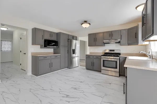 $3,250 | 399 Fulton Street, South Elgin, IL 60177