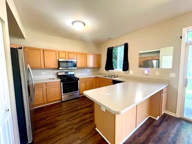 $2,200 | 386 Keswick Circle, Round Lake, IL 60073