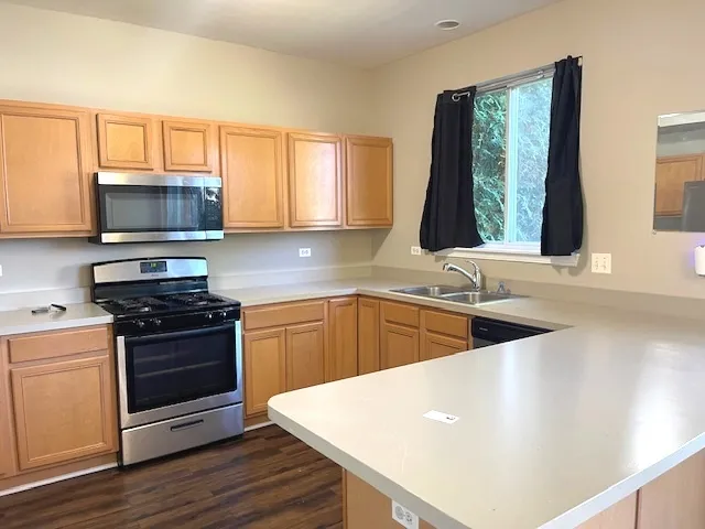 $2,200 | 386 Keswick Circle, Round Lake, IL 60073